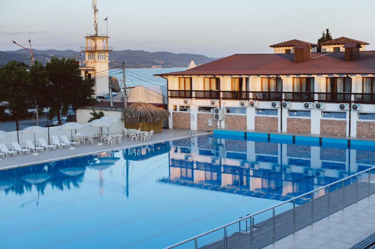 Dem Hotel Soukhoumi Extérieur photo