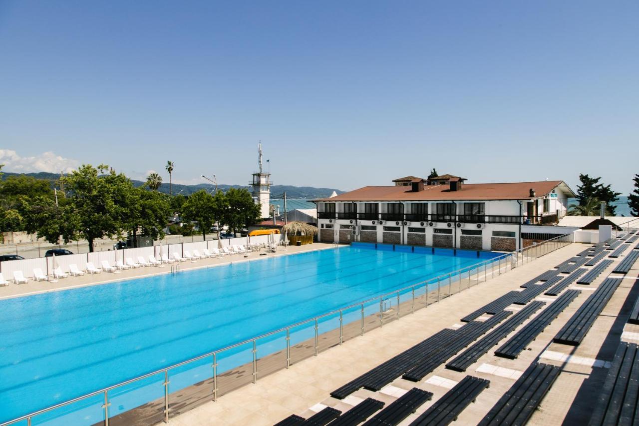 Dem Hotel Soukhoumi Extérieur photo