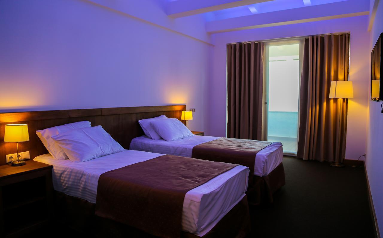 Dem Hotel Soukhoumi Extérieur photo