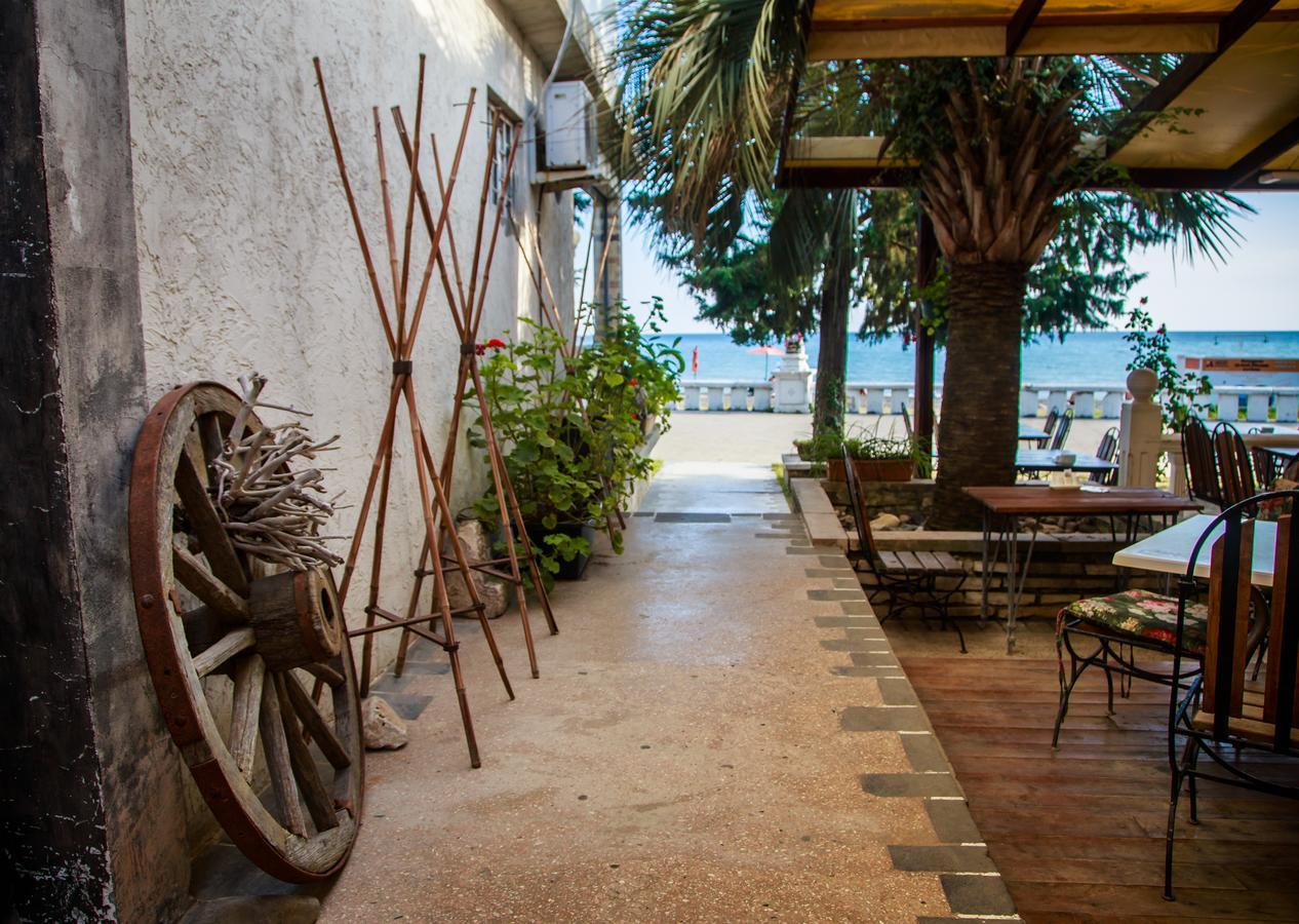 Dem Hotel Soukhoumi Extérieur photo