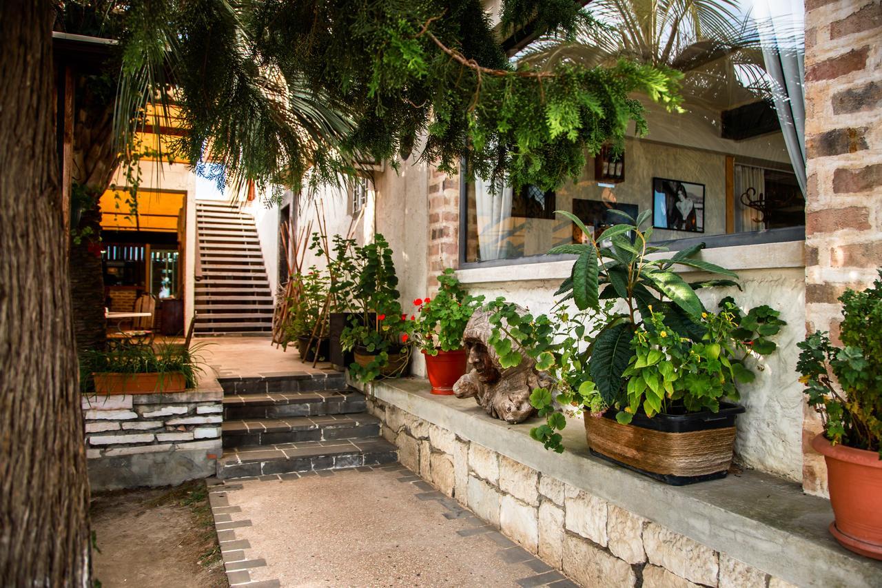 Dem Hotel Soukhoumi Extérieur photo