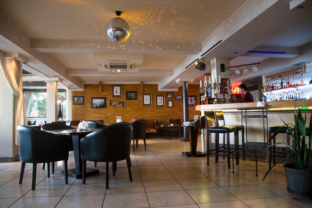 Dem Hotel Soukhoumi Extérieur photo