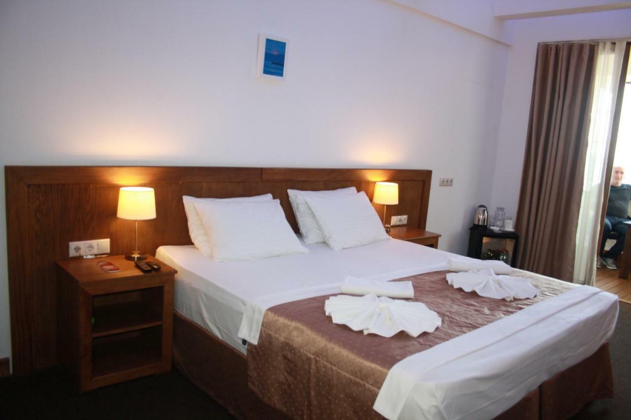 Dem Hotel Soukhoumi Extérieur photo