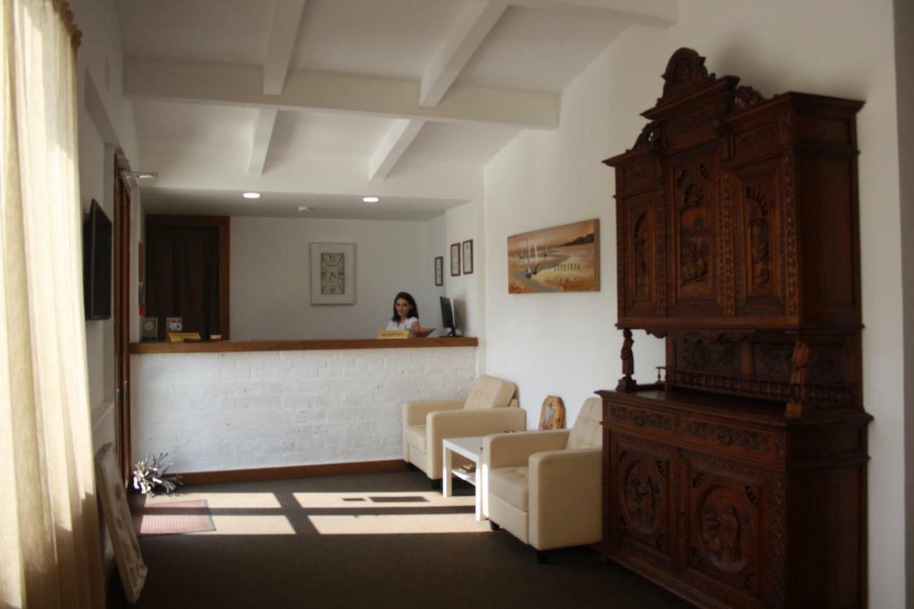 Dem Hotel Soukhoumi Extérieur photo