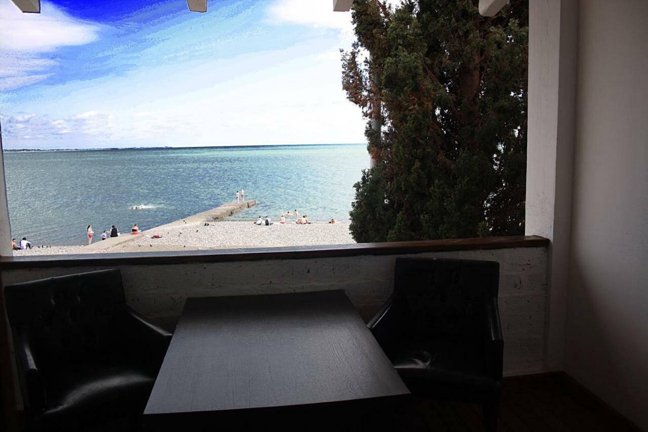 Dem Hotel Soukhoumi Extérieur photo