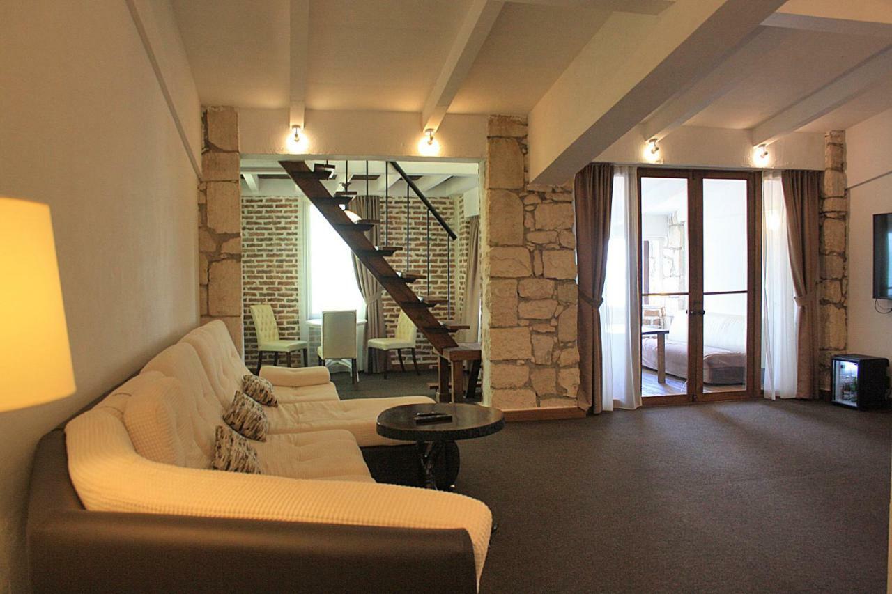 Dem Hotel Soukhoumi Extérieur photo