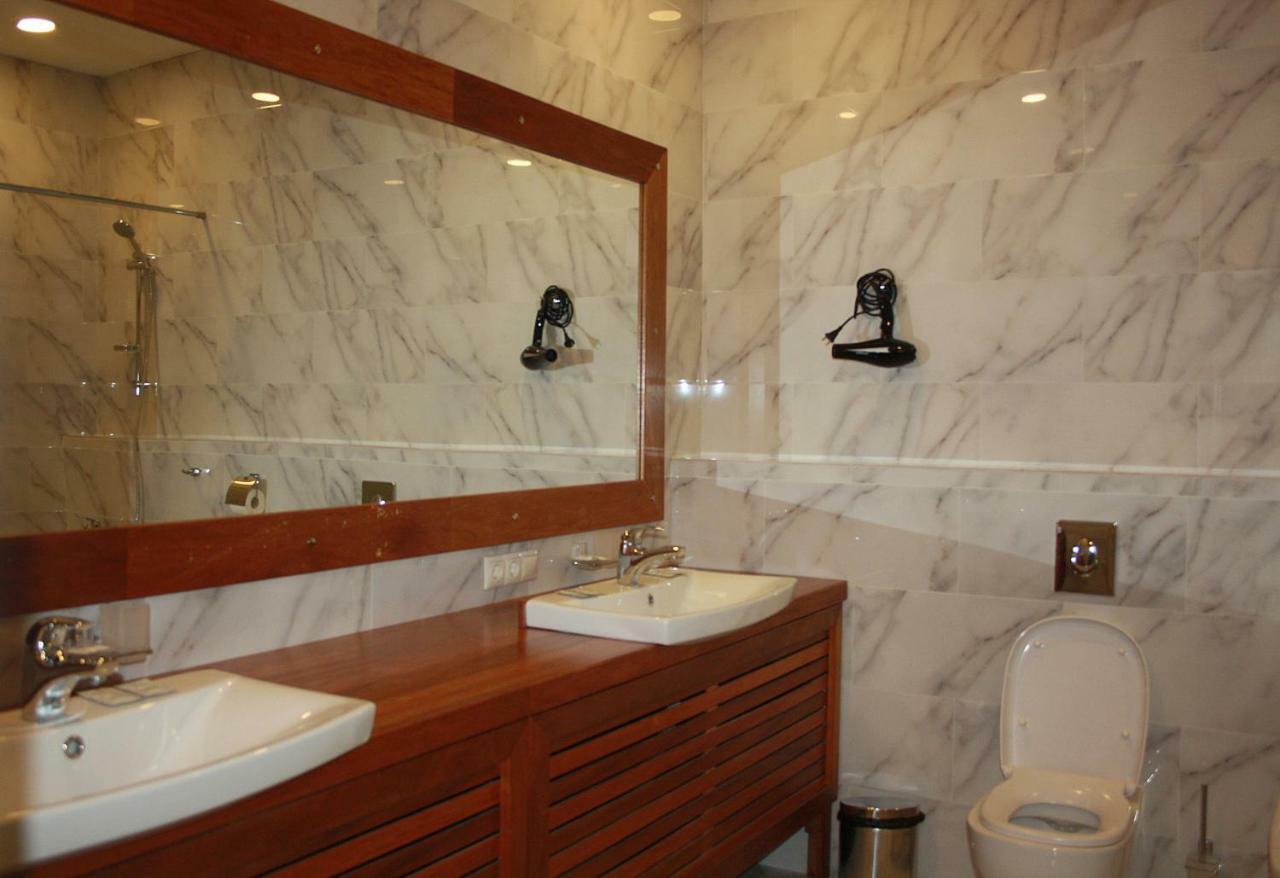Dem Hotel Soukhoumi Extérieur photo