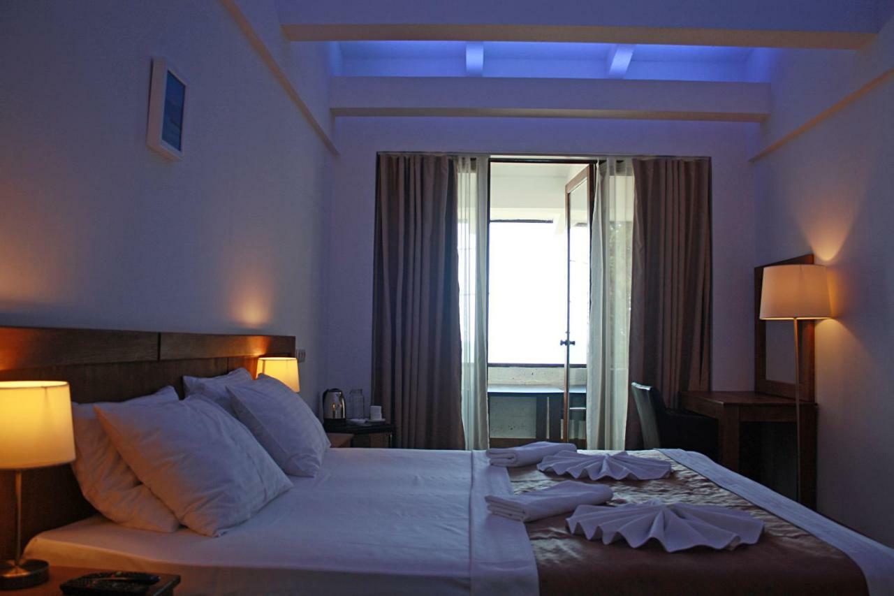 Dem Hotel Soukhoumi Extérieur photo